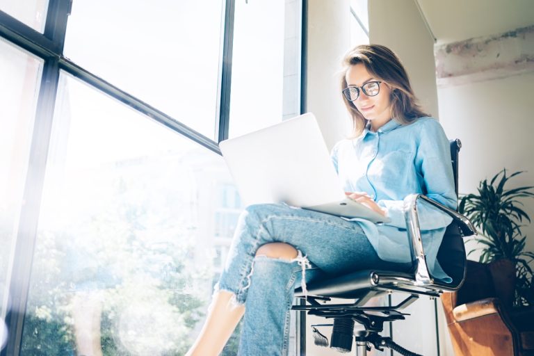 woman writing content