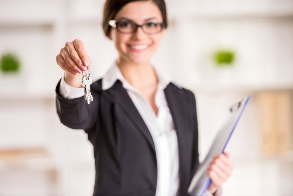 real estate agent giving keys